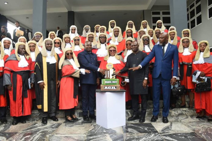 The Acting Governor of Delta State, Sir Monday Onyeme (4th left); the Chief Judge of the state, Justice Theresa Diai (5th right) the Speaker of Delta State House of Assembly, Rt. Hon. Emomotimi Guwor, (4th right); the Deputy Speaker, Rt. Hon. Arthur Akpowowo (3rd right), and members of the Bench, cut a ceremonial cake during the opening of the 2024/2025 Legal Year, in Asaba, yesterday. PIX: TOBORE UMUKORO