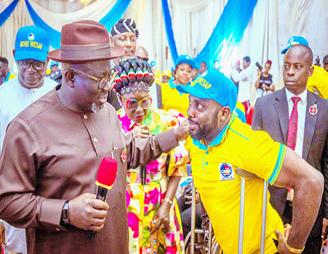 Delta State Governor, Rt. Hon. Sheriff Oborevwori (left), addressing one of the beneficiaries of the MORE (WESAP) programme, Mr. Nicholas Aliagwu at the closing ceremony/presentation of Start Up Parks, organized by the Ministry of Women Affairs. With the Governor, is his Deputy, Sir Monday Onyeme and the Commissioner for Women Affairs, Princess Pat Ajudua, in Asaba. PIX: BRIPIN ENARUSAI