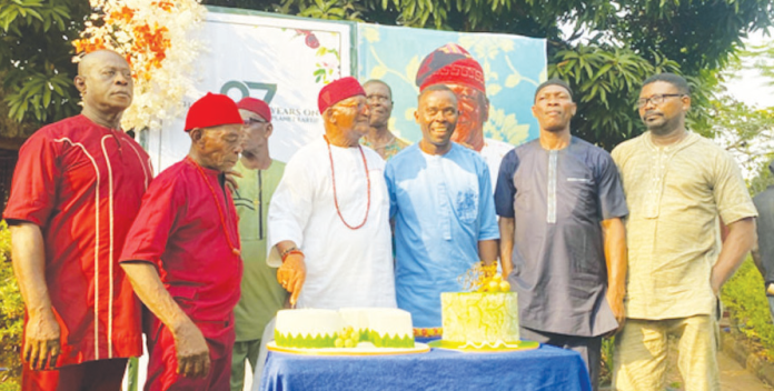 Dr. Newton Jibunoh (3rd left) flanked by the General Manager of The Pointer Newspaper, Mr. Godfrey Ubaka (3rd right), friends and well-wishers during his conferment as Nna Obodo of Akwukwu-Igbo and celebration of his 87th birthday in Akwukwu-Igbo, headquarters of Oshmili North Local Government Area of Delta State.