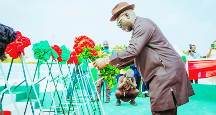 Delta State Governor, Rt. Hon. Sheriff Oborevwori laying a wreath during the grand finale of the 2025 Armed Forces Remembrance Day celebration at the Cenotaph, Asaba, yesterday.